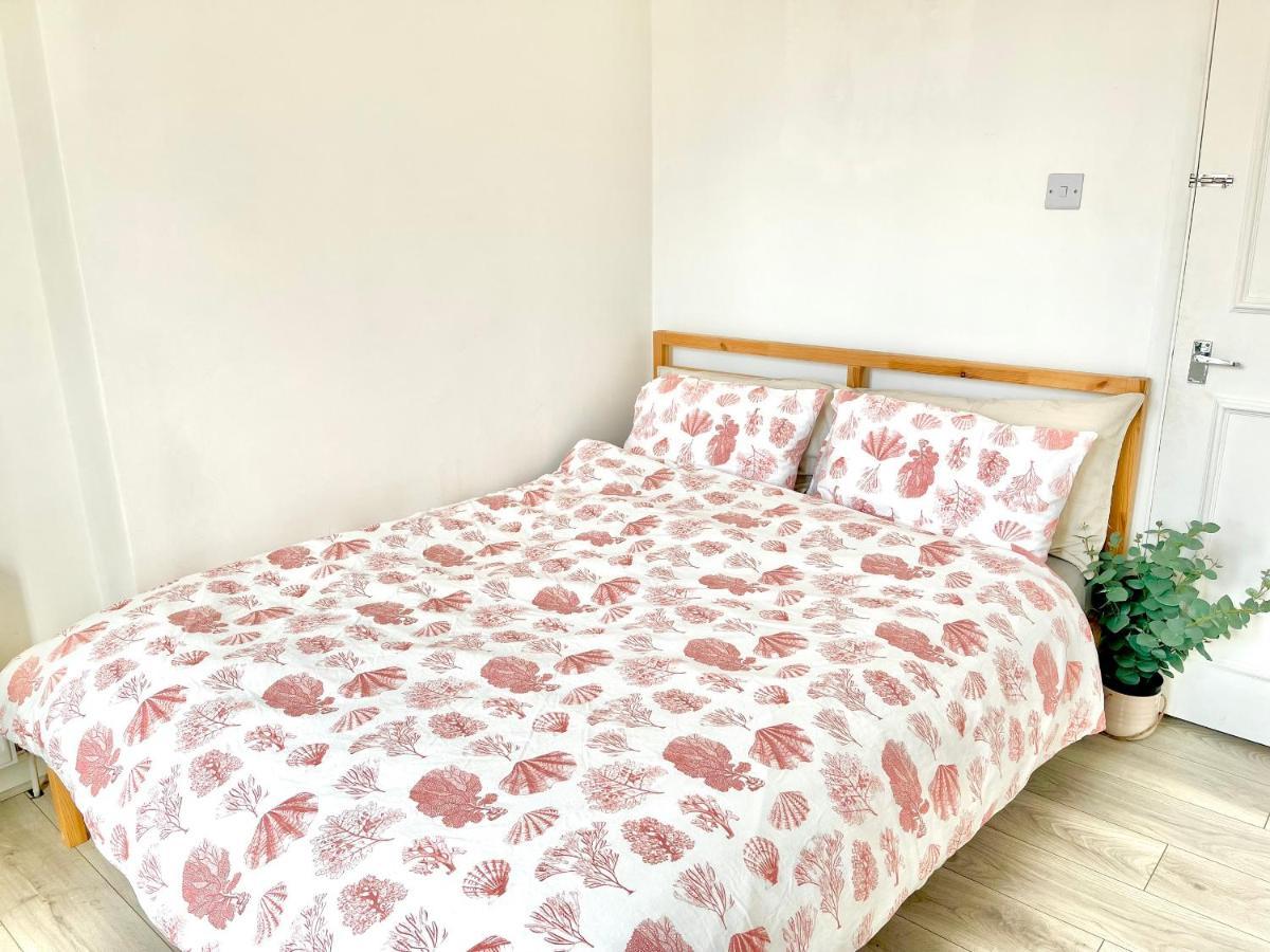 Archway Station Big Bedroom Flat Лондон Екстериор снимка